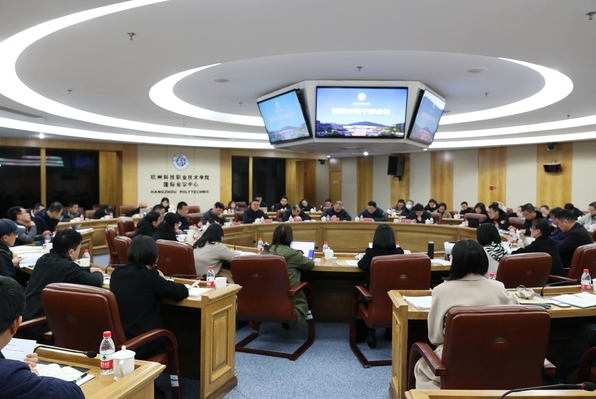 我校期初中層干部會議召開 我校期初中層干部會議召開