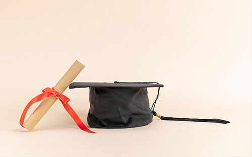 黑山開放大學的招生對象是哪些？